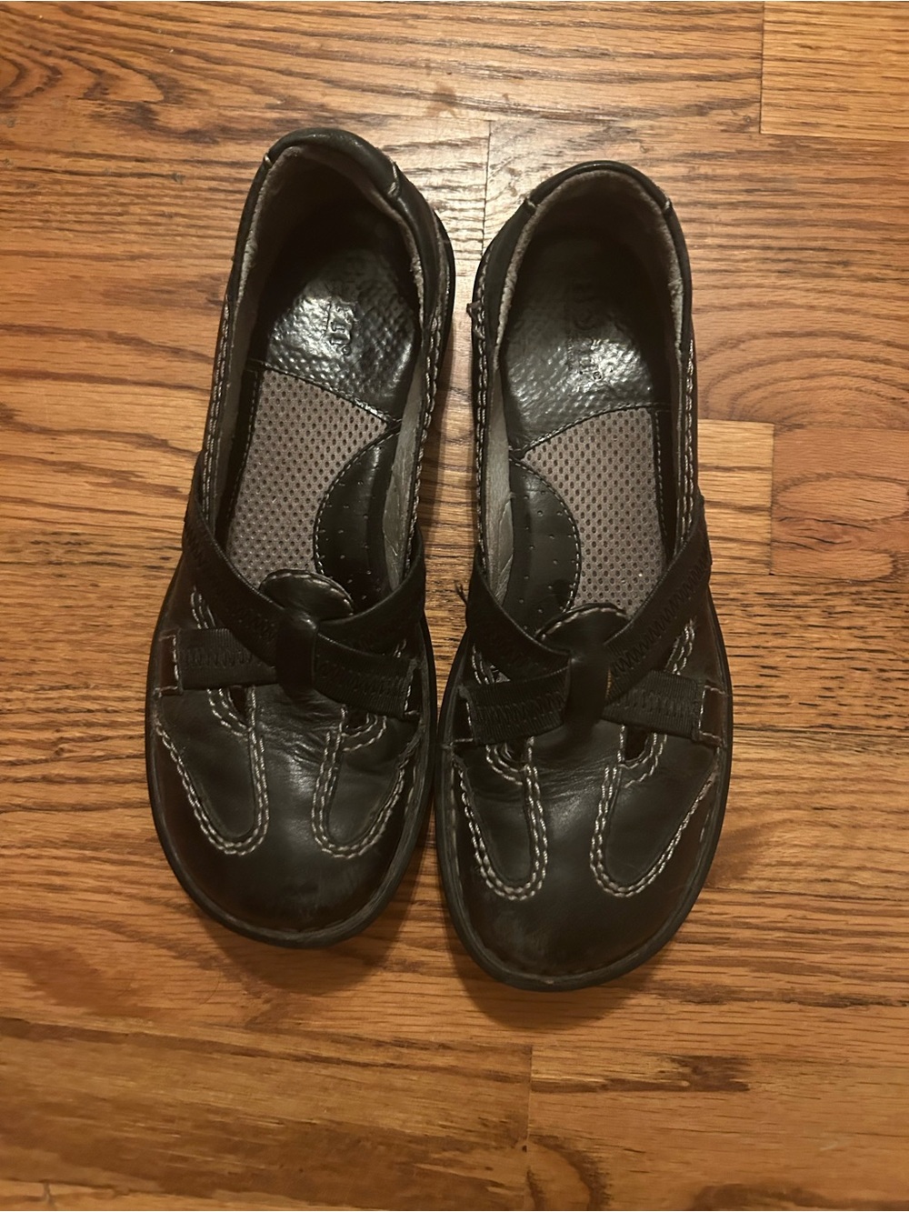 Born Women’s Sz 7.5 Black Leather Mary Jane Y2K Inspired Flats W/ White Details